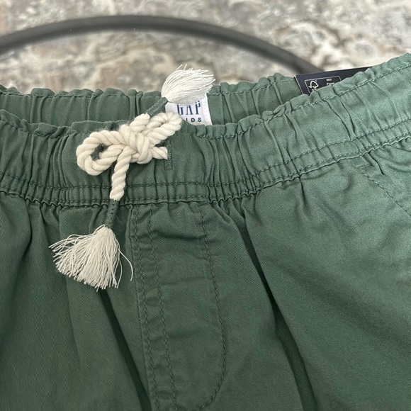 The gap girls size 8 medium shorts 3 for $35 ⭐️ - Picture 2 of 5